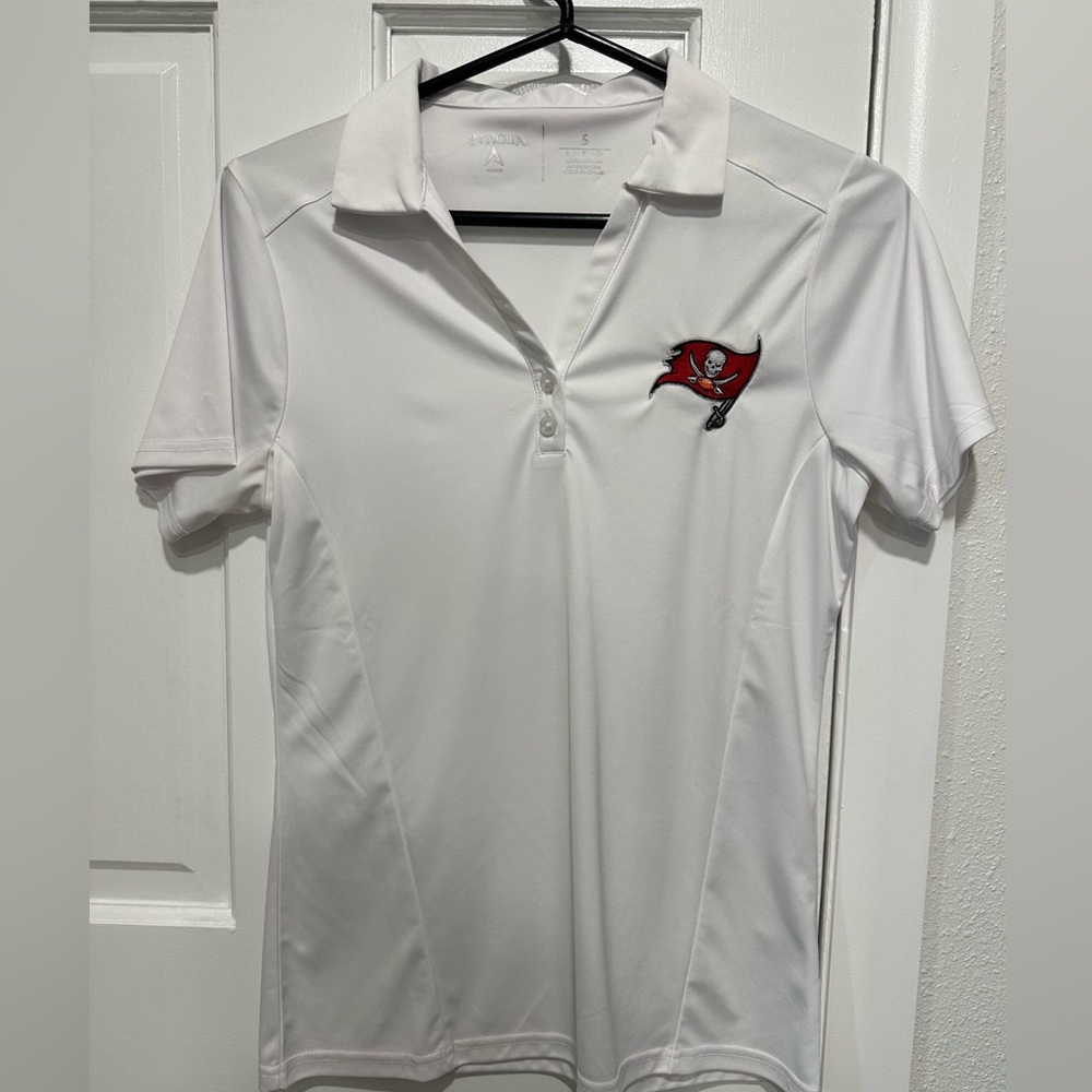 4/$25 NFL Buccaneers white Women’s Polo size small by Antigua brand